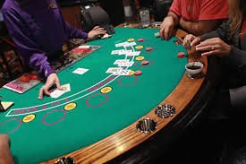 Ilustrasi keamanan akun digital pengguna dewasa di platform togel online dola4d